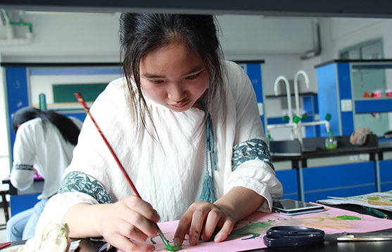 葉脈還能變書簽？衢州學院化學實驗室也有“詩情畫意”