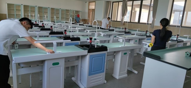 新科教學設備再譜校企合作新篇 ——北流市新華高級中學現代化實驗室項目圓滿通過驗收