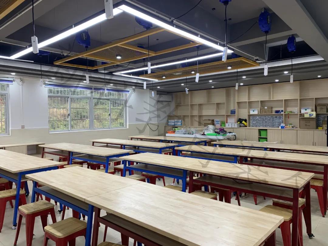 <a href='http://m.cjb148.com' target='1' style='font-size:14px; font-weight:bold; color:#0080ff;'>創客實驗室</a>