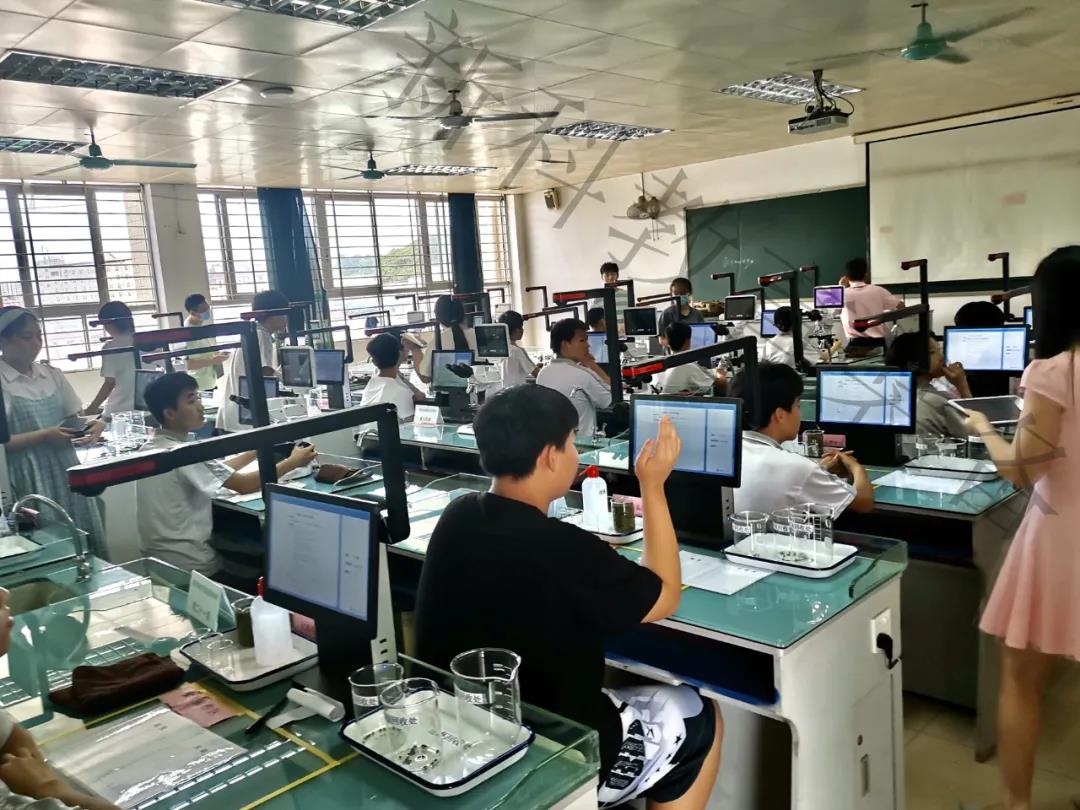 <a href='http://m.cjb148.com/' target='1' style='font-size:14px; font-weight:bold; color:#0080ff;'>物理實(shí)驗(yàn)室</a>考試系統(tǒng)