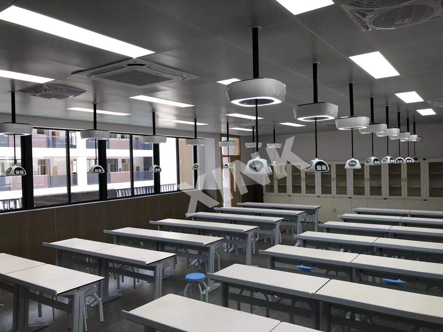 吊裝<a href='http://m.cjb148.com/' target='1' style='font-size:14px; font-weight:bold; color:#0080ff;'>物理實驗室</a>