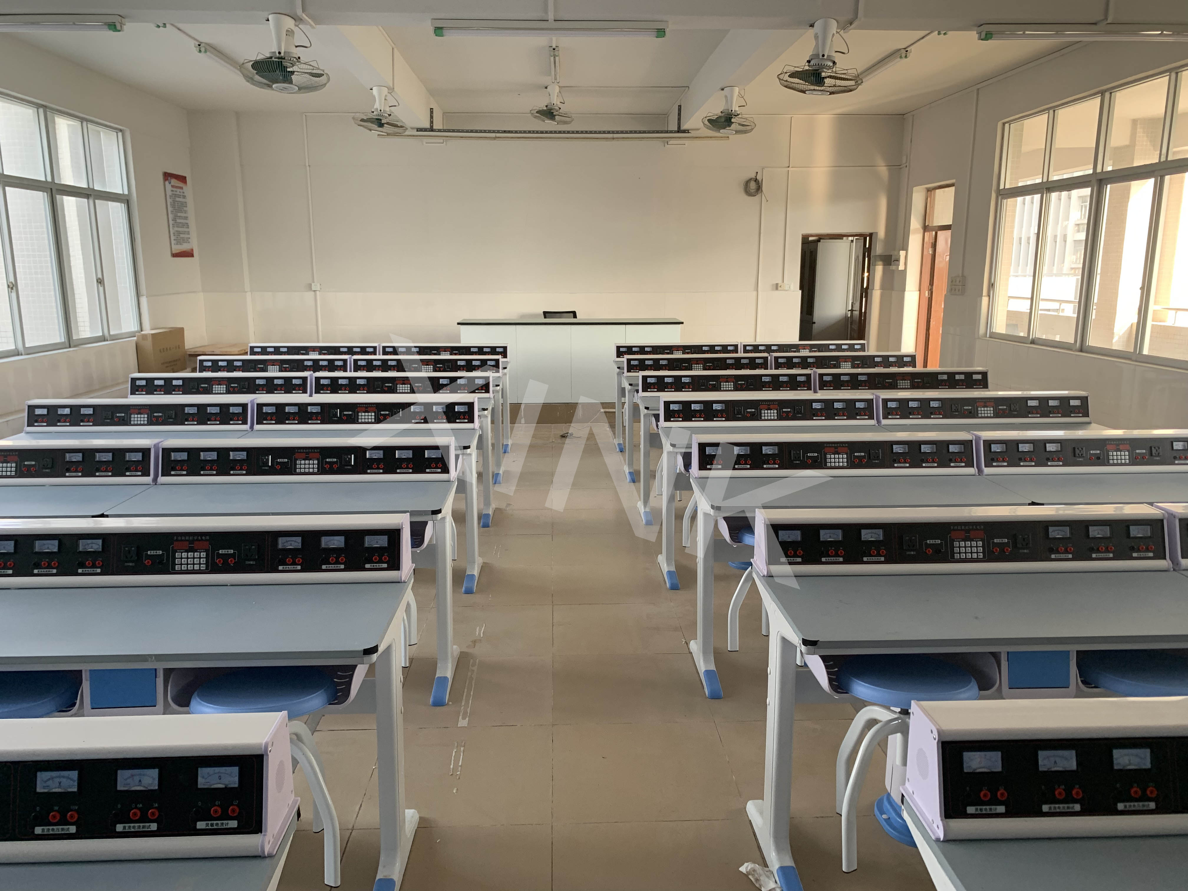 <a href='http://m.cjb148.com/' target='1' style='font-size:14px; font-weight:bold; color:#0080ff;'>物理實驗室</a>