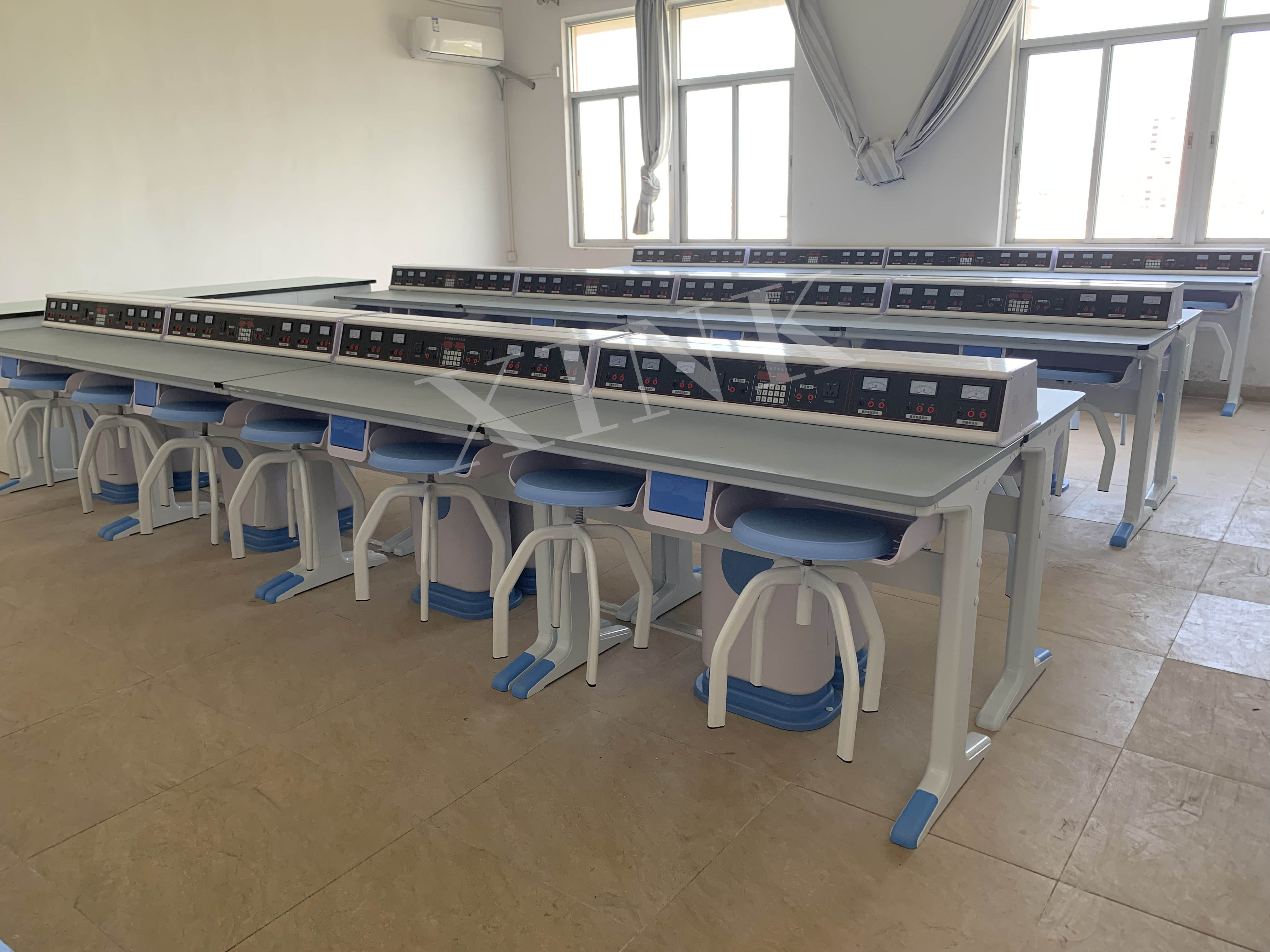 電學<a href='http://m.cjb148.com/' target='1' style='font-size:14px; font-weight:bold; color:#0080ff;'>物理實驗室</a>