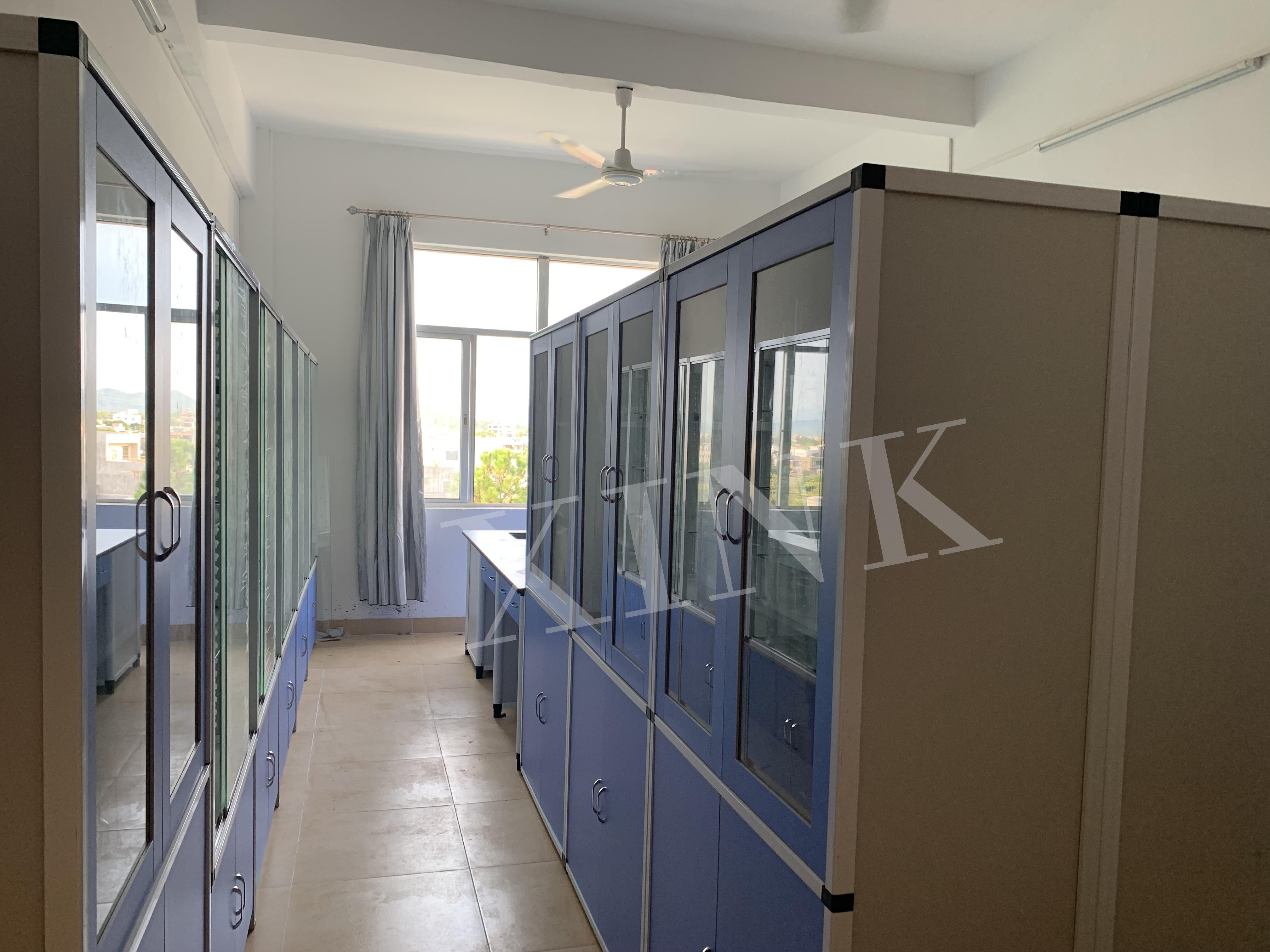 <a href='http://m.cjb148.com/products/70-1.html' target='1' style='font-size:18px; font-weight:bold; color:#000000;'>藥品柜</a>