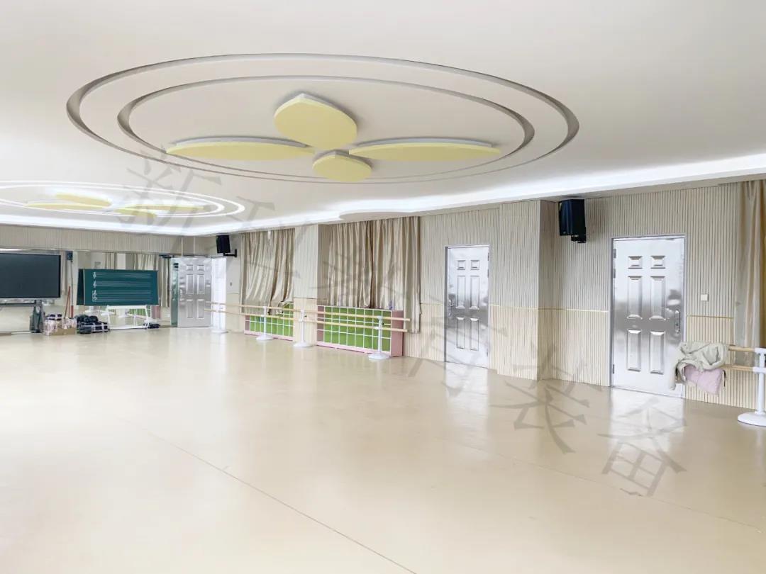 <a href='http://m.cjb148.com/chanpin/59-1.html' target='1' style='font-size:18px; font-weight:bold; color:#000000;'>舞蹈室</a>