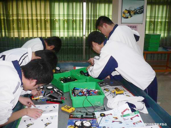 <a href='http://m.cjb148.com/chanpin/60-1.html' target='1' style='font-size:18px; font-weight:bold; color:#000000;'>機(jī)器人功能室</a>