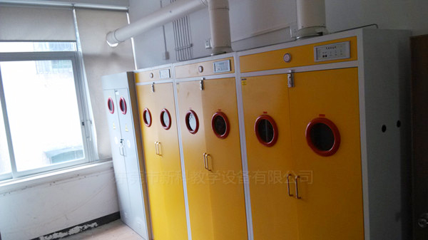 <a href='http://m.cjb148.com/products/67-1.html' target='1' style='font-size:18px; font-weight:bold; color:#000000;'>氣瓶柜</a>案例